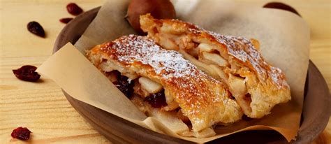 Original Viennese Apfelstrudel Authentic Recipe | TasteAtlas