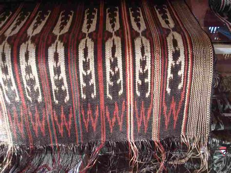 T'Nalak Weaving