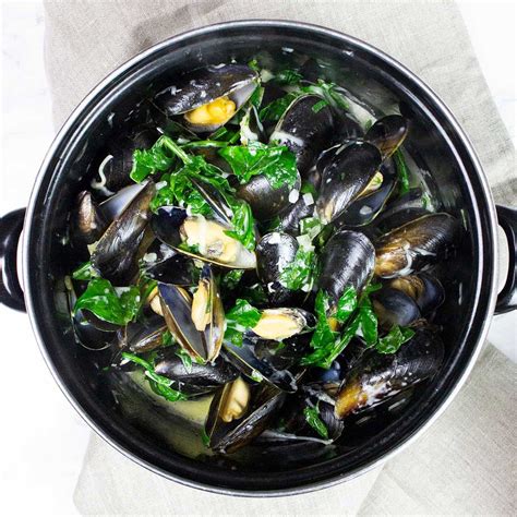 The Best Moules Marinière Recipe with Cream and Spinach - Flavourise