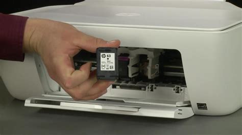 Replacing a Cartridge on the HP DeskJet 2132 Printer - HP Inc Video ...