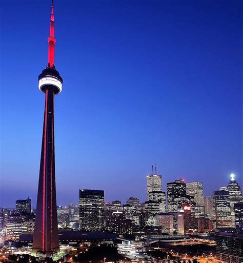 5-five-5: CN Tower (Toronto - Canada)