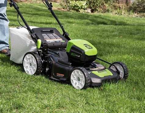 5 Best Electric Start Self Propelled Lawn Mowers in 2024: Reviews & FAQ