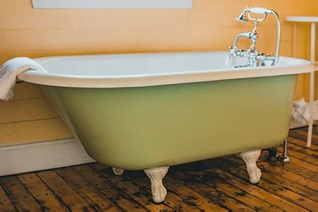 16 Types of Bathtubs to Help You Relax & Bathe in Peace - Worst Room