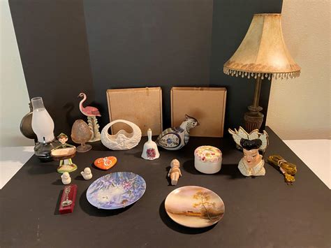 Lot # 136 - Vintage & Modern KnickKnacks, Lamps, Collector Plates ...