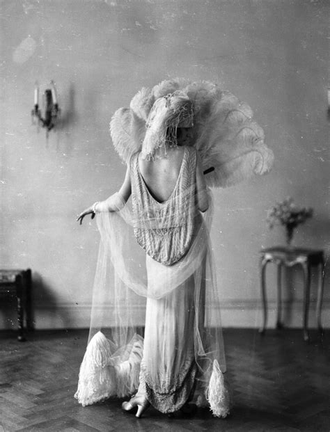 15 Vintage Photos Show Beautiful Fashion of the 1920s ~ Vintage Everyday