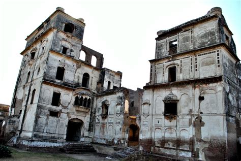 The crumbling glory of Sheikhupura Fort - Pakistan - DAWN.COM