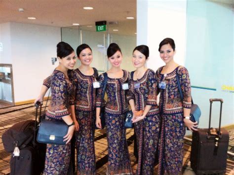 singapore airlines cabin crew - Tayna Flanders