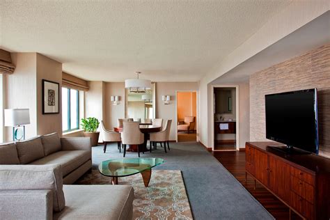 Downtown Chicago Accommodation - Hotel Rooms | Sheraton Grand Chicago