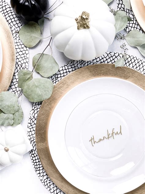 DIY: Thanksgiving Plates - Dwell & Dine