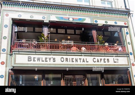 Bewleys cafe grafton street dublin coffee shop dublin hi-res stock ...