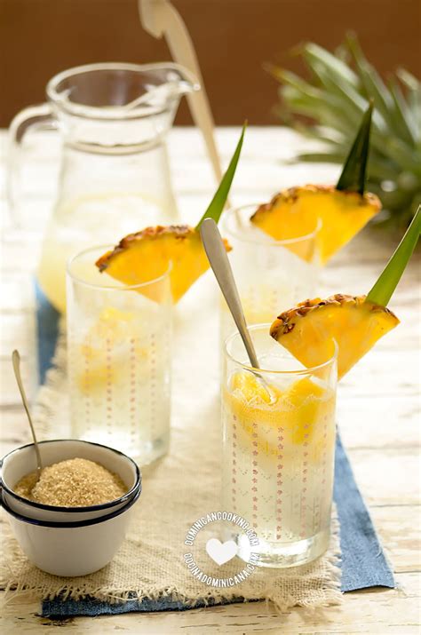 Guarapo de Piña (Recipe + Video for Refreshing, Bubbly Pineapple Juice)