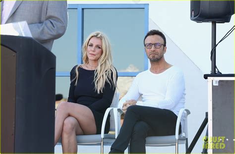 Britney Spears' Longtime Manager Says She Intends on Retiring, So He ...