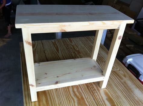 The Quaint Cottage: DIY Simple End Table for Small Spaces