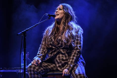 Alanis Morissette Expands 2022 ‘Jagged Little Pill’ Anniversary Tour