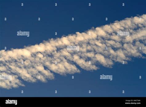 Jet Vapor Trails-Chemtrails Stock Photo - Alamy