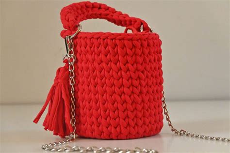 Handmade Red Crochet Pattern Bucket Bag | Aticue Decor