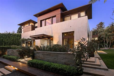 Great Spaces: Matt Damon's Pacific Palisades Mansion Listed for $21 ...