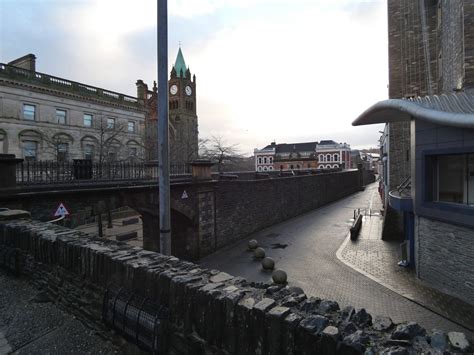 Derry City Walls - The impressive walls were built in the 17th Century ...