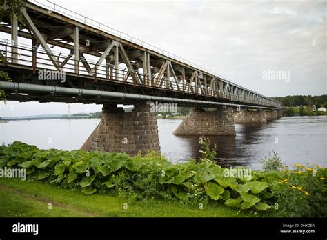 Double deck bridge hi-res stock photography and images - Alamy