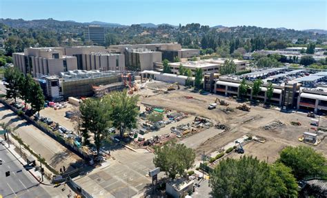 Kaiser Permanente’s Woodland Hills medical center is expanding. But ...