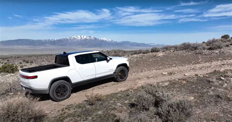 YouTuber Gets His Brand-New Rivian R1T, Immediately Takes It Off Road ...