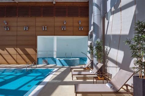 Hilton Geneva Hotel & Conference Centre Pool Pictures & Reviews ...