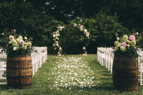 A Romantic Louisville Wedding with Creekside Vows | StyleBlueprint