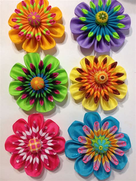 Kanzashi Flowers 7.....(wow! these kanzanshi flower patterns are SO ...