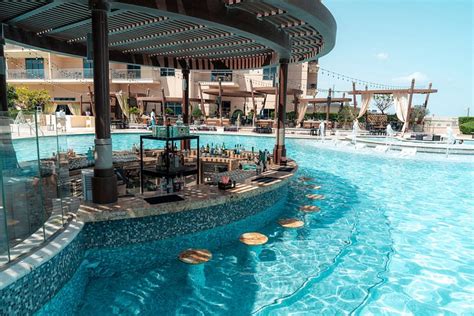 Hilton Doha The Pearl Pool: Pictures & Reviews - Tripadvisor