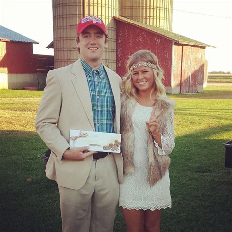 Forrest Gump and Jenny | Halloween Americana Costumes | POPSUGAR Smart ...