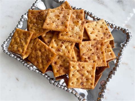 Saltine Crackers With Butter On Them Is The Trendy New Snack - Culture ...