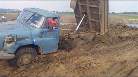 Truck stuck in mud!!! Heavy trucks MACK, KENWORTH, KAMAZ, MAN off road ...