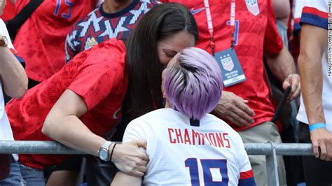 Megan Rapinoe, Sue Bird seal the Women's World Cup win with a kiss - CNN