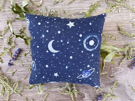 Dream Pillow with Mugwort, Chamomile, & Lavender - Moon & Leaf Magic