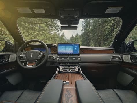 2022 Lincoln Navigator Will Get A Large, Horizontal Infotainment Screen