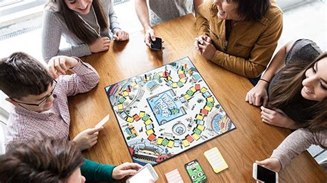 The 4 Best Board Games For Large Groups