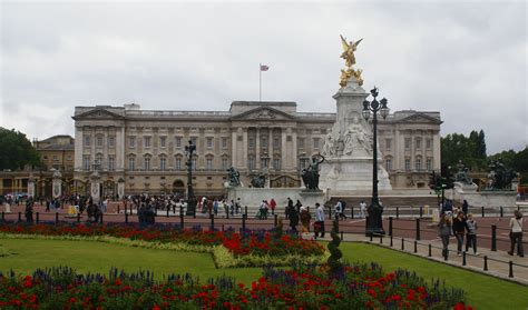 File:Buckingham Palace -London-18Aug2008-4c.jpg - 维基百科，自由的百科全书