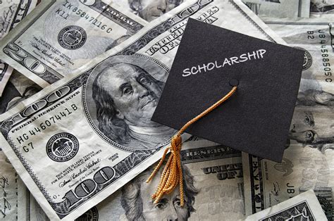 Why College Scholarships Should be A Top Priority