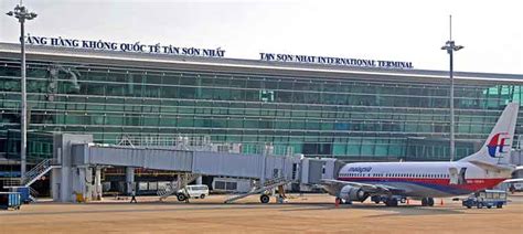 Tan Son Nhat International Airport and How to get to city center