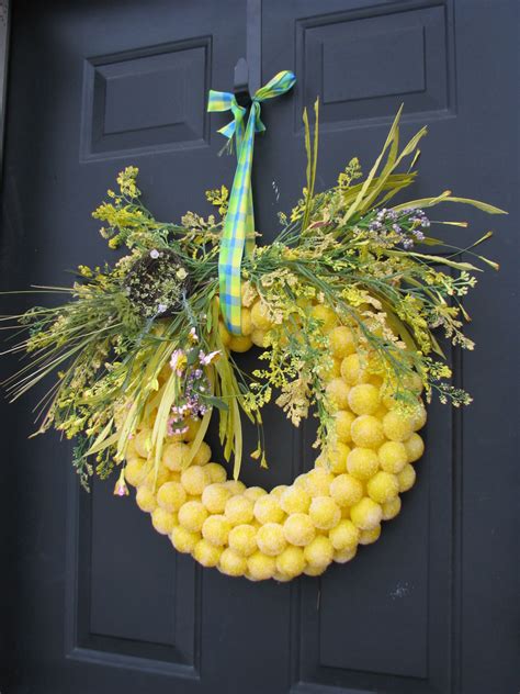 Ode to a ping pong wreath - DIY Door Decor | The Magic Brush