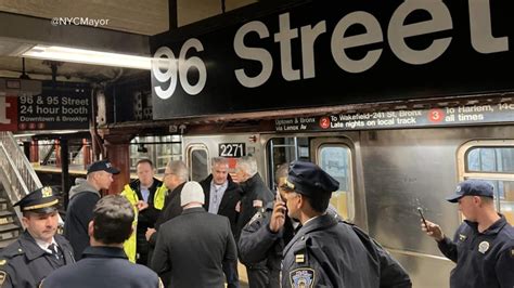 Video 24 suffer minor injuries after NYC subway train partially derails ...