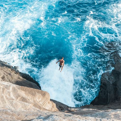 500+ Cliff Jumping Pictures | Download Free Images on Unsplash