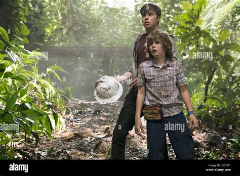 NICK ROBINSON, TY SIMPKINS, JURASSIC WORLD, 2015 Stock Photo - Alamy