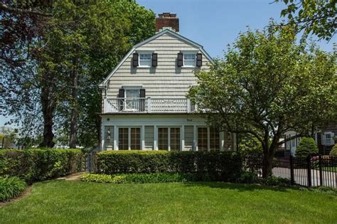 Amityville Horror home again for sale : THE HORROR MOVIES BLOG