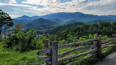 Gatlinburg Scenic Overlook: Stunning Panoramic Views of the Smoky Mountains