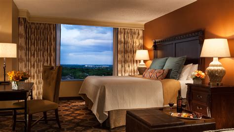 Hotel Rooms in San Antonio | Omni Hotel at the Colonnade