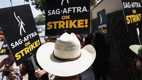 SAG-AFTRA strike ends after tentative agreement approved | Fox Business