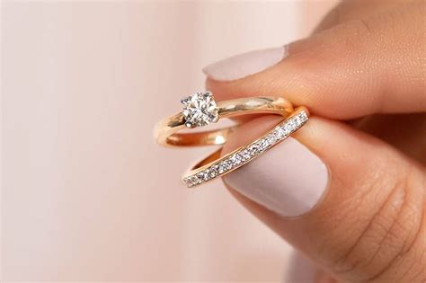 How to Choose the Perfect Gold Engagement Ring for Your Style ...