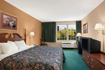 Days Inn by Wyndham Madisonville | Madisonville, KY Hotels