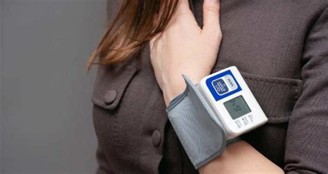 correct arm position for wrist blood pressure monitor | Blood Pressure ...